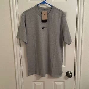 Nike Sportswear Premium Essentials T-shirt